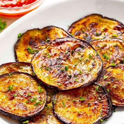 تصویر از بادمجان سرخ شده با دورچین